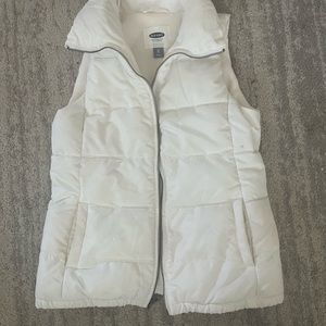 White Old Navy puffer vest with pockets. NWOT